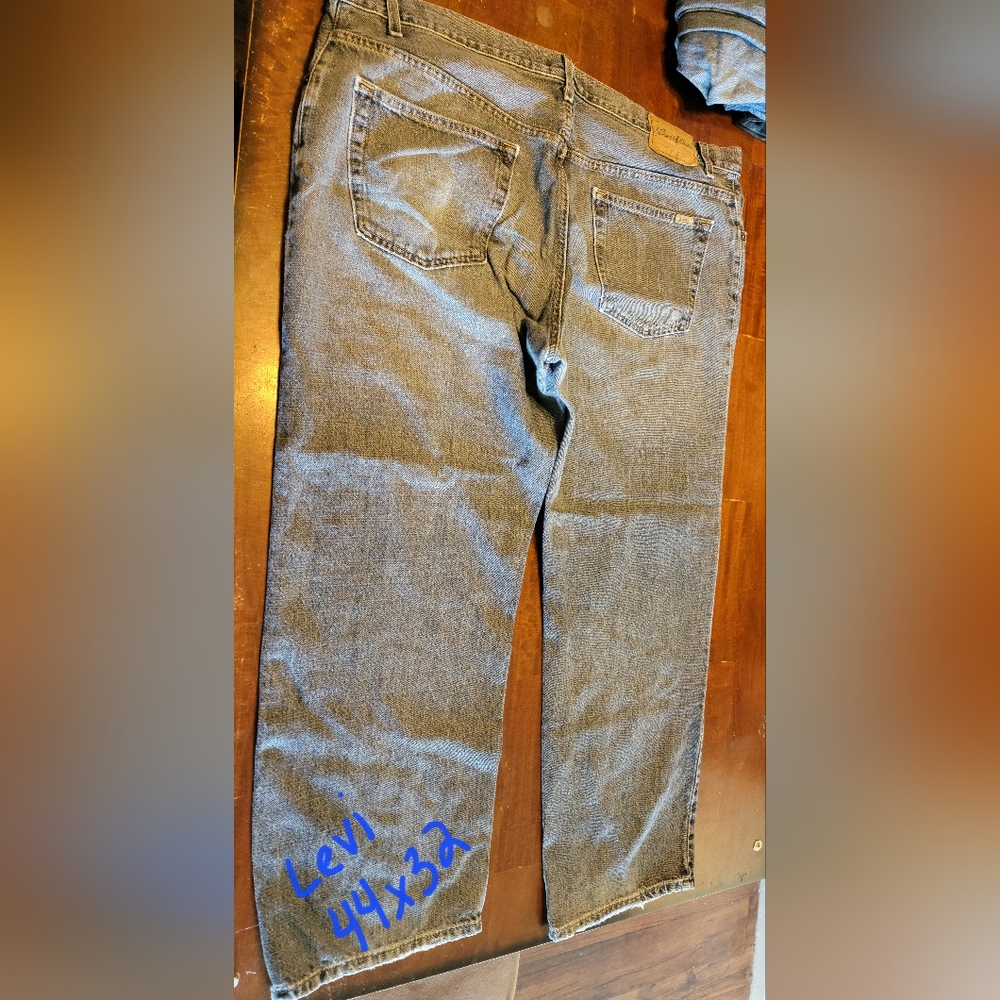 Levi mens jeans 44x32
